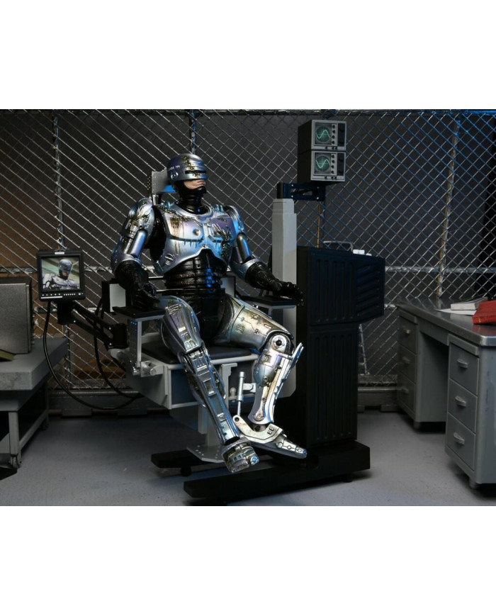 ULTIMATE ROBOCOP - Battle Damaged w/Chair - Figurine articulée 20cm