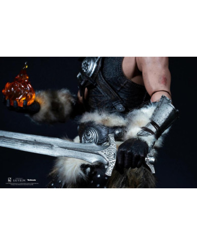 SKYRIM - Dragonborn standard - Figurine articulée '22x9x35cm'