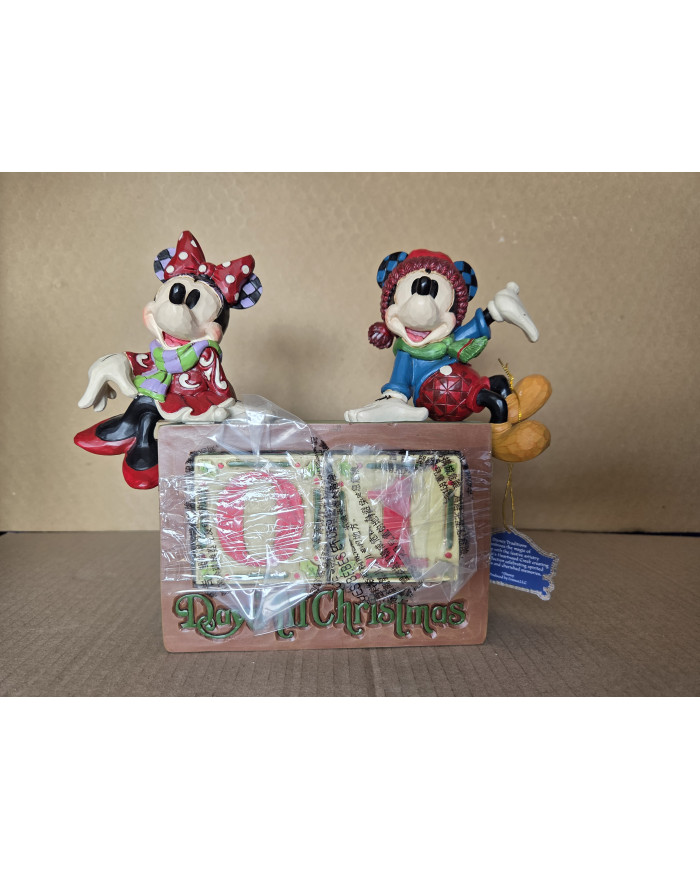 Disney Traditions - Mickey et Minnie sur un calendrier perpétuel [Défaut]