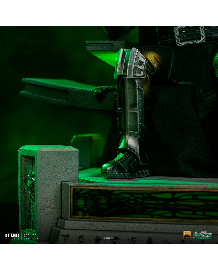 Statuette Iron Studios - Doctor Doom on Throne - Avengers: Doomsday - Deluxe Art Scale 1/10